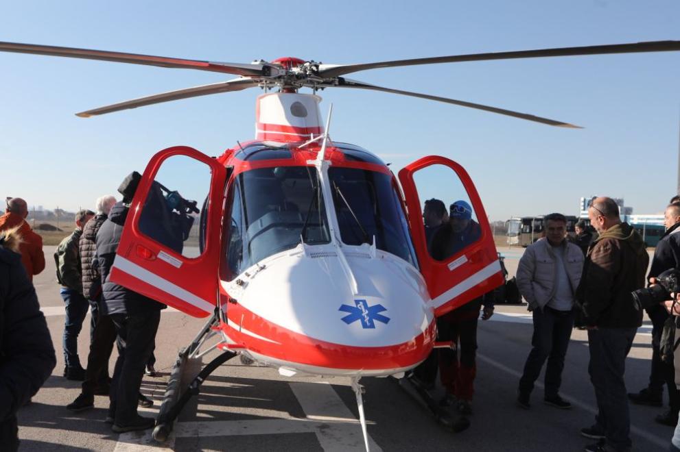 Първият хеликоптер, който пристигна у нас, трябваше вече да е