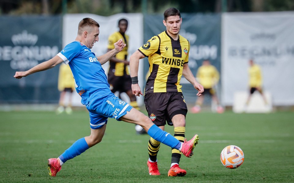 Отборът на Ботев Пловдив загуби с 2:3 от руския Динамо