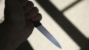 Две млади жени са задържани за нападение с нож на