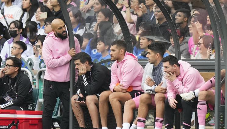 Лионел Меси - Меси разплака 40 000 фенове, стекли се да го видят