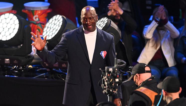 Майкъл Джордан - Въздушния се завръща при „извънземните“!