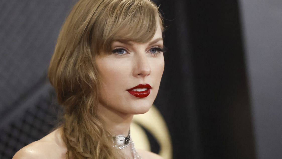 Taylor Swift заплашва със съд студент, който следи самолета ѝ