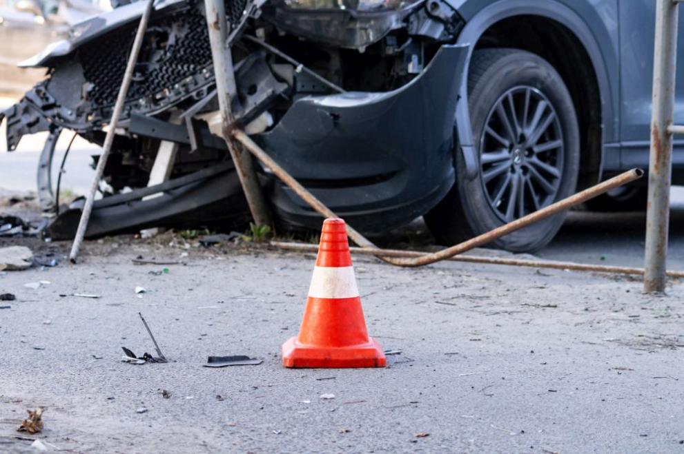 Снимка: Шофьор загина след челен удар в товарен автомобил в Плевенско