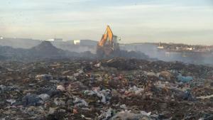 Пожар избухна в депото за отпадъци край Русе съобщиха от