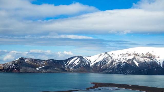 Учени: Вулкан на Антарктида може да крие улики за живота на Марс