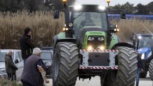 Зърнопроизводителите в страната започва от днес безсрочни протестни действия Те