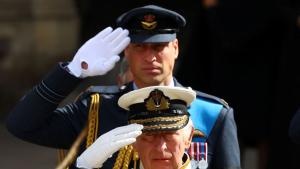 Британският крал Чарлз удостои с висше военно звание сина си