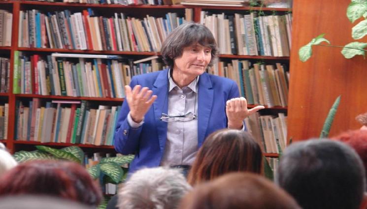 Здравка Евтимова - БГ УСПЕХ ЗАД ГРАНИЦА: Здравка Евтимова издаде книга във Великобритания!