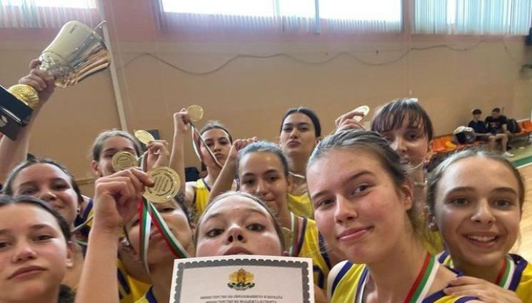 баскетбол - Родителите плащат пътните на децата си за участие в Световните ученически игри в Макао