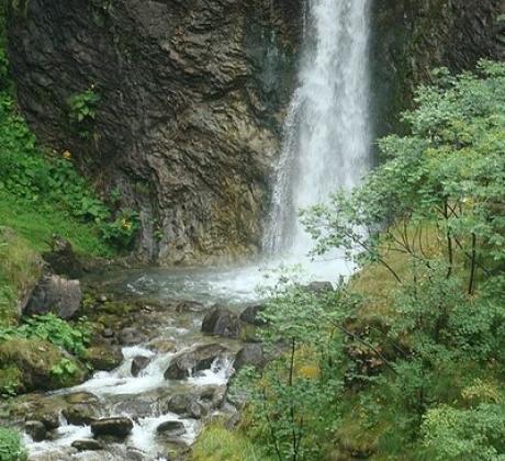 Водопад Горица известен още като Овчарченски водопад е един изумителен