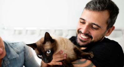 котка и стопанин