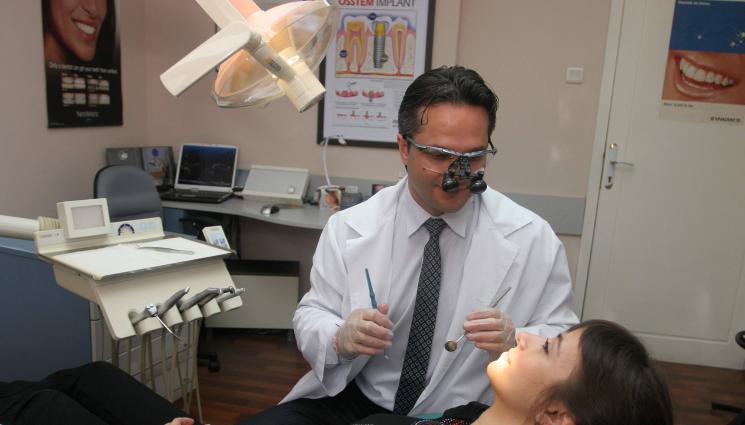 зъболекар - ЗДРАВЕ с Телеграф: 13% от българите нямат нито един зъб в устата си