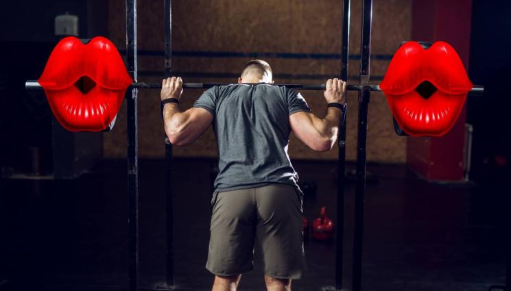 щангист джуки устни - Щангист замяза на плеймейтка, наду джуките! (СНИМКИ+ВИДЕО)