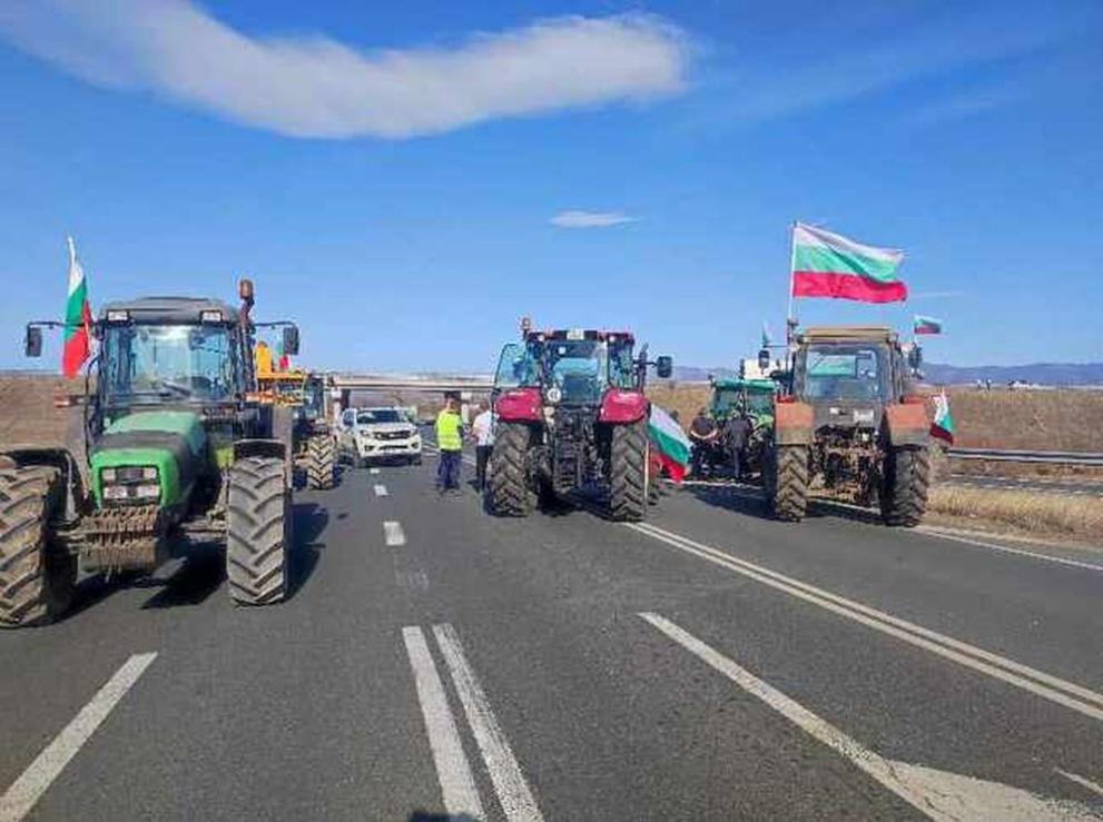 Пореден на протести на земеделците и блокади на ключови места в