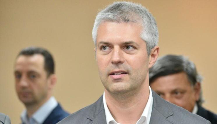 КМЕТ - СЛЕД КАТО СТОЛЪТ СЕ РАЗКЛАТИ: Кметът на Варна остава кмет