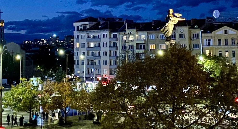 Мъж преби жена в центъра на София, съобщиха от полицията.