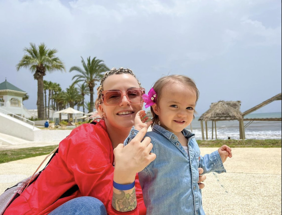 Поли Генова