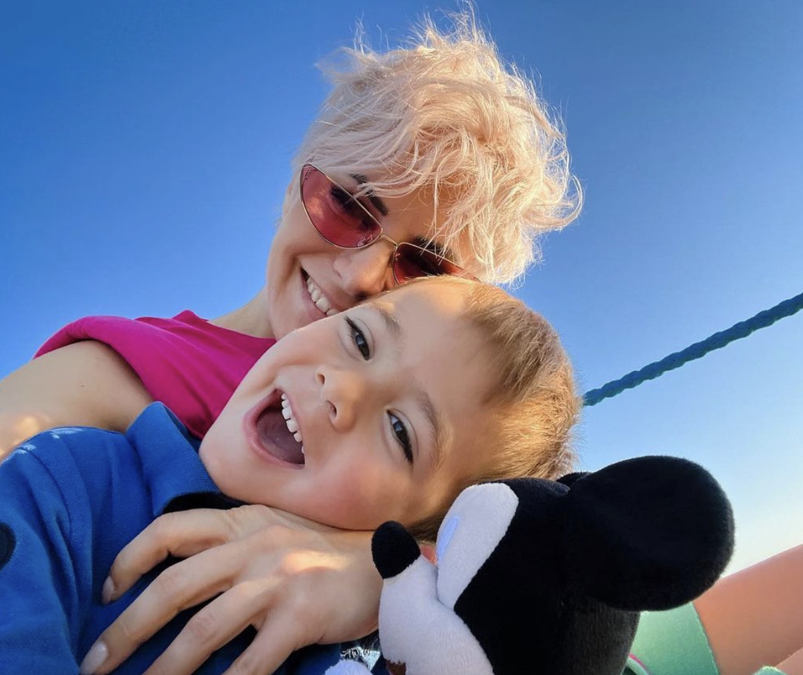 Поли Генова