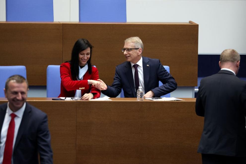 Продължава напрежението на политическия фронт на фона на подадената оставка