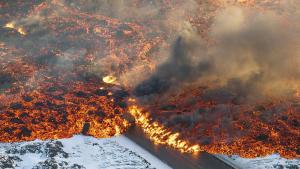 Вулканичното изригване в югозападна Исландия изглежда затихва но учени предупреждават