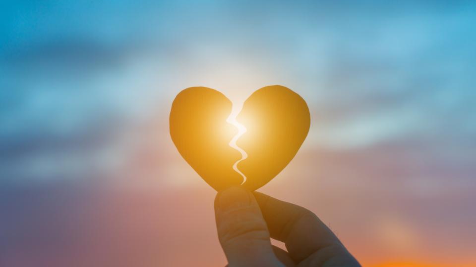  жена тъжна разрушено сърце 