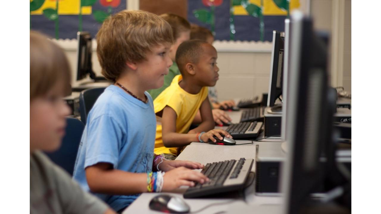 деца интернет