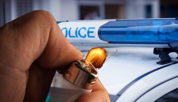 запалка полиция - БРУТАЛНО НАСИЛИЕ: Мъж заля с бензин бившата си и детето им!