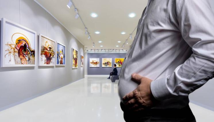 лакомник - НЕ СИ ТИ КОГАТО СИ ГЛАДЕН: Охранител излапа експоната, който пази! (СНИМКА+ВИДЕО)