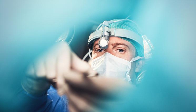 пластична операция - РЕКОРДЬОРКА: Певица се подложи на 6 пластични операции едновременно! (СНИМКА+ВИДЕО)