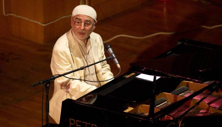 Митко Щерев - Митко Щерев пред