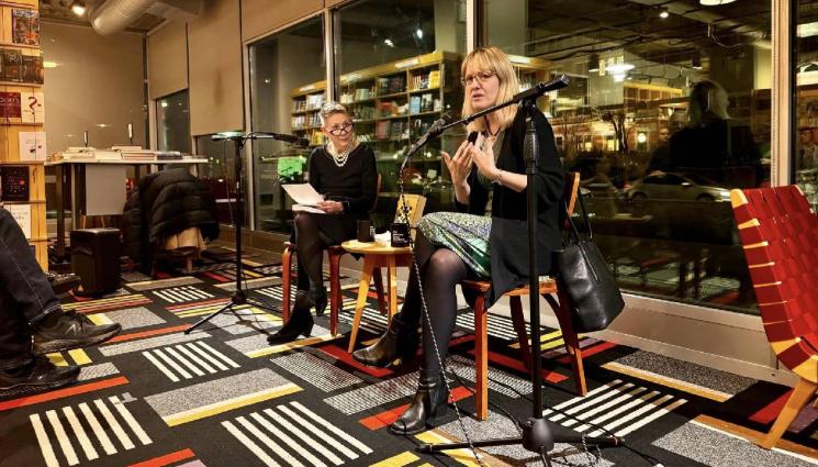Анджела с нова книга след „Букър“, представи „Случаят Джем“ в Чикаго ...