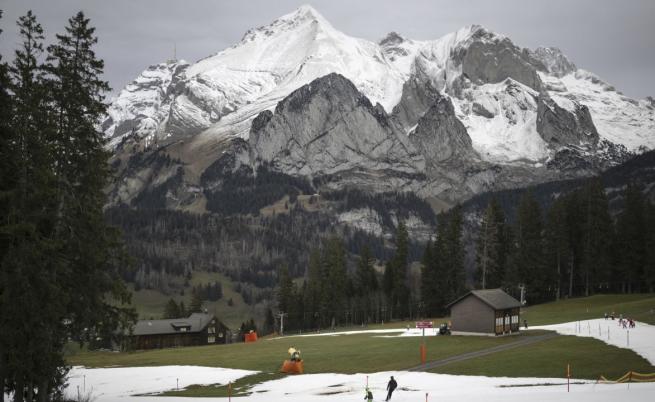 Майка и двете ѝ деца загинаха при разходка в Швейцарските Алпи