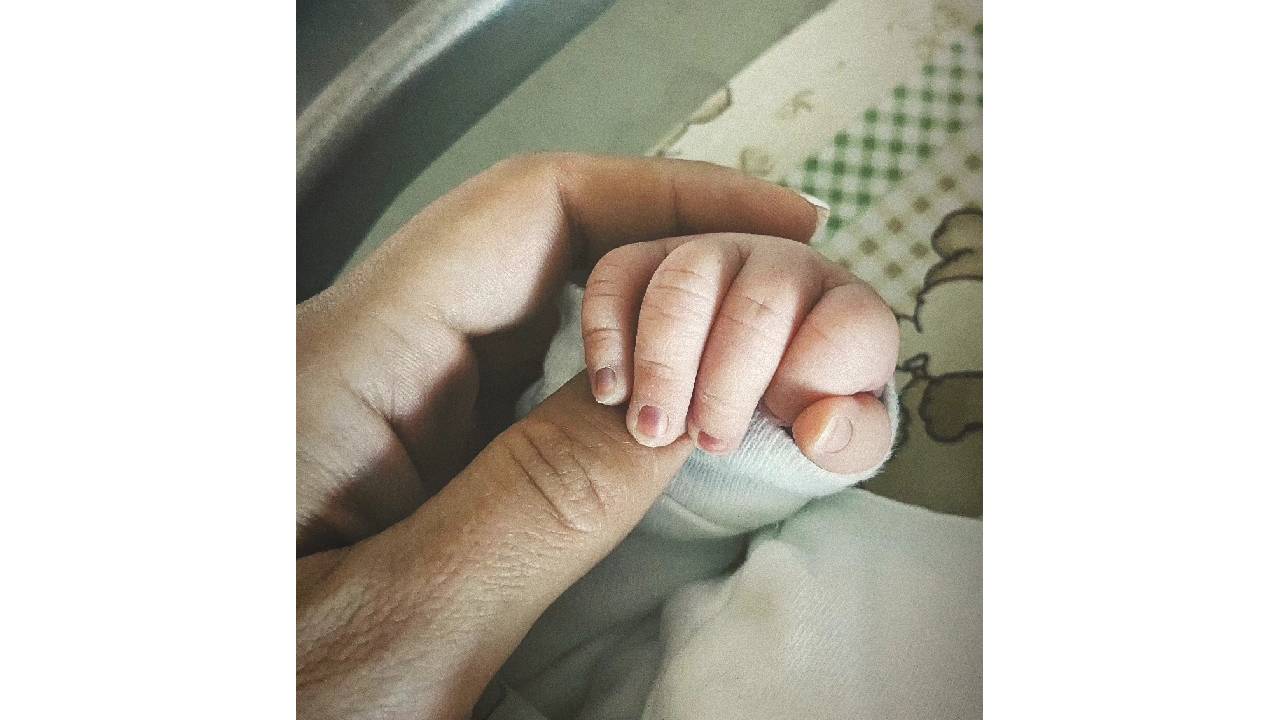 бебе Искра Донова