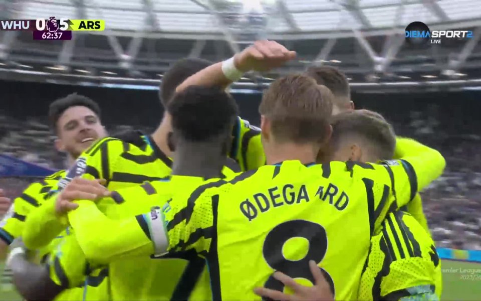 Букайо Сака реализира втория си гол в мача между Уест