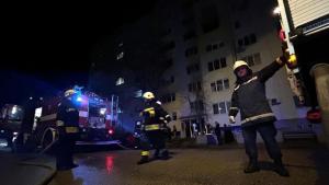 9 души са обгазени при пожара в блок в хасковския