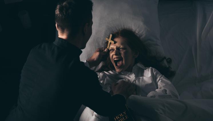 екзорсизъм - ДЕМОН: Психопат уби жена си и двете си деца при екзорсизъм