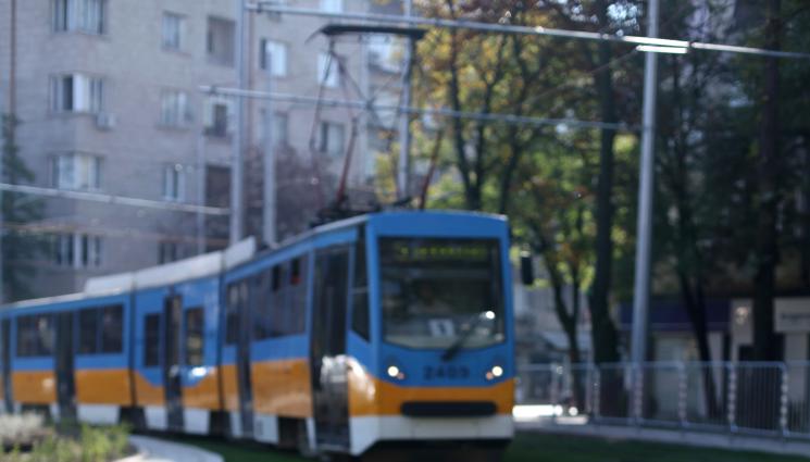 трамвай - Трамвай блъсна дядо!