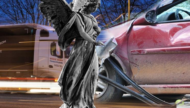 катастрофа камион кола смърт - КЪРВАВО: Камион помля двама младежи! (СНИМКИ)