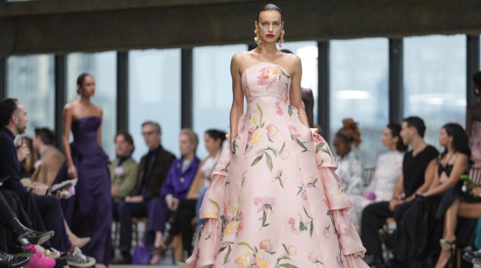 Мечтата на всяка жена: Зашеметяващата нова колекция на Carolina Herrera (ГАЛЕРИЯ)
