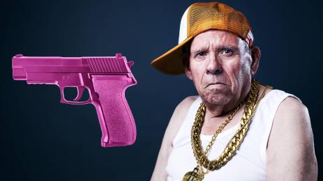 пенсионер пистолет