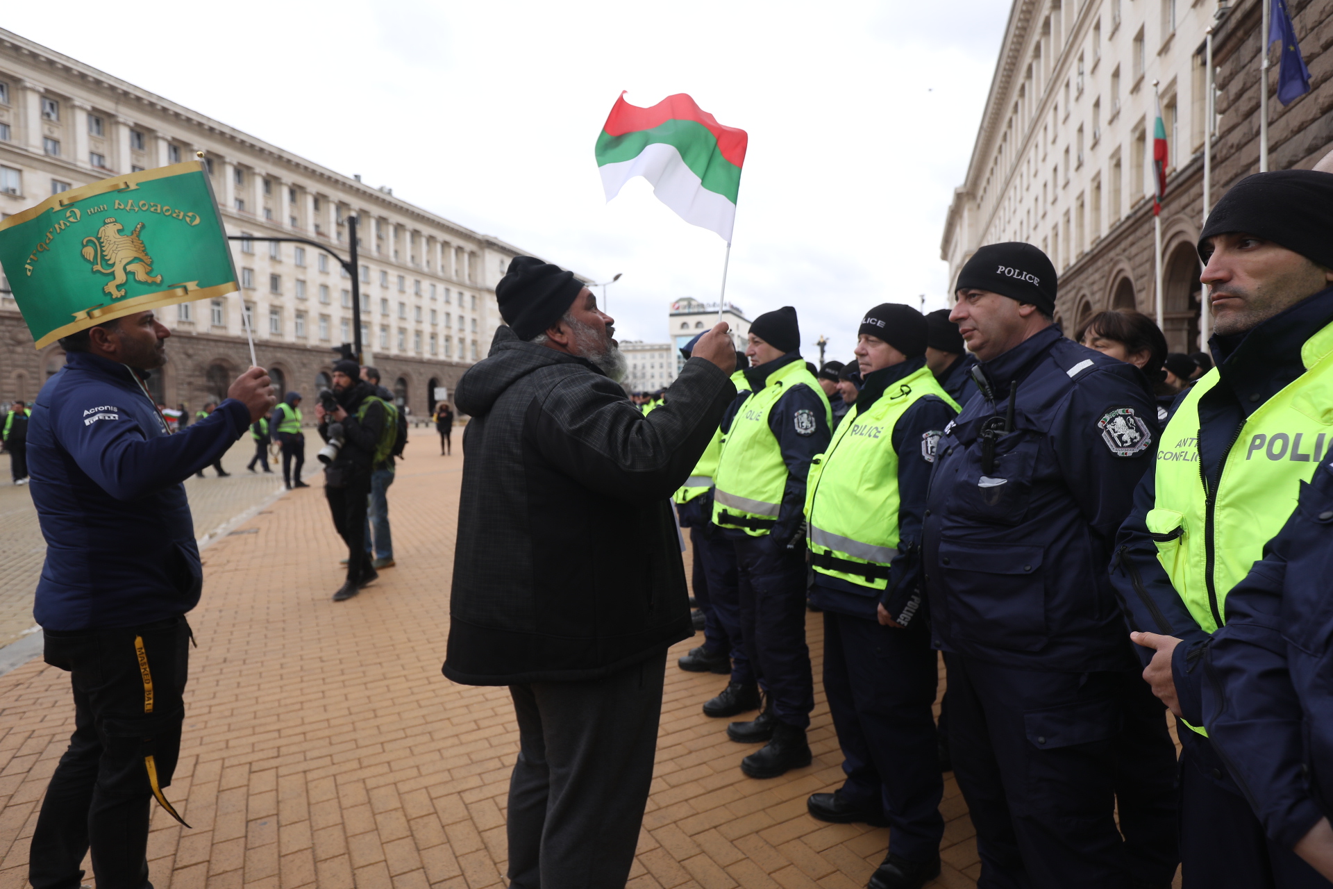 Част от земеделците продължават с протестите, искат оставката на Вътев