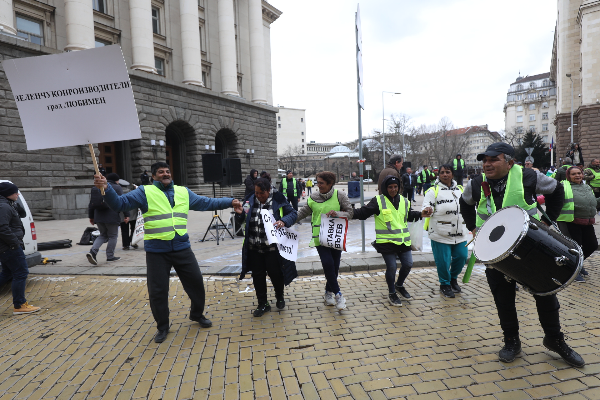 Част от земеделците продължават с протестите, искат оставката на Вътев