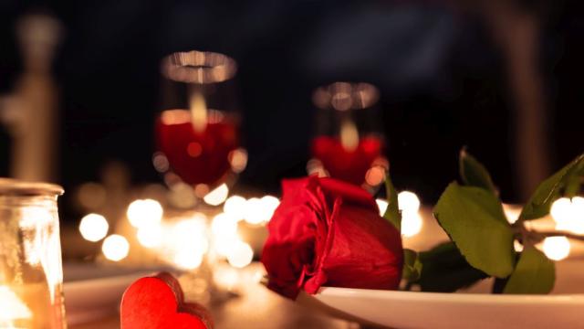 Гореща вана, ледено шампанско и шоколад: Топ идеи за Свети Валентин (ГАЛЕРИЯ)