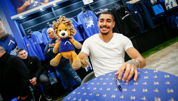 Уелтън изпращане фенове - Любимец на „сините“ се завърна на „Герена“