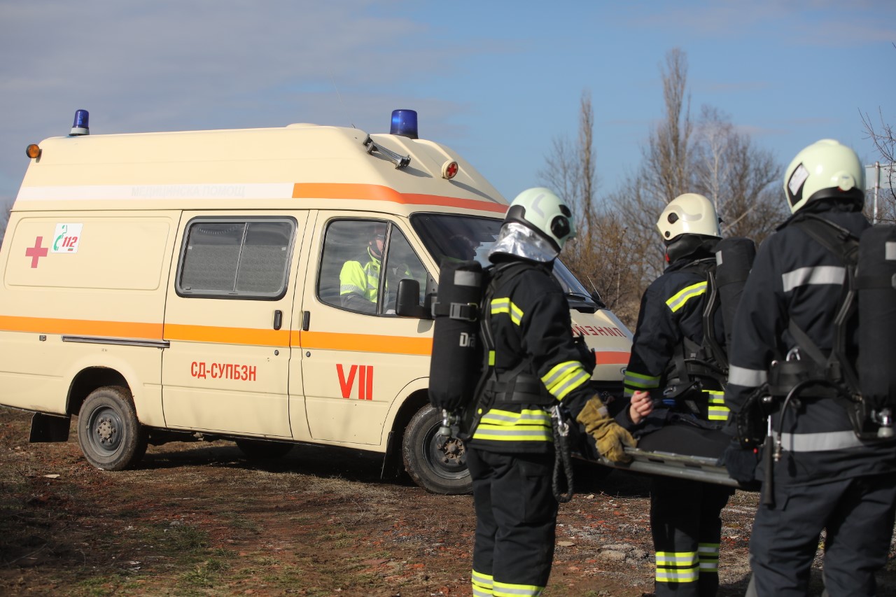 <p>На 45-и км от автомагистрала &bdquo;Тракия&ldquo; при пътен възел с. Мухово,&nbsp; се състоя практическо учение на тема &bdquo;Действия при пътнотранспортно произшествие&ldquo;. Учението е организирано от Главна дирекция "Пожарна безопасност и защита на населението", с участие на МВР, местната власт и други ведомства, съобщиха от МВР.</p>