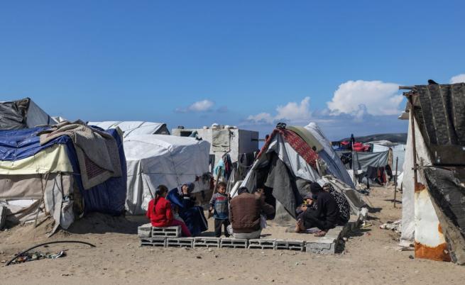 Египет изгражда ограден със стени лагер в пустинята заради опасения от изселване от Рафах