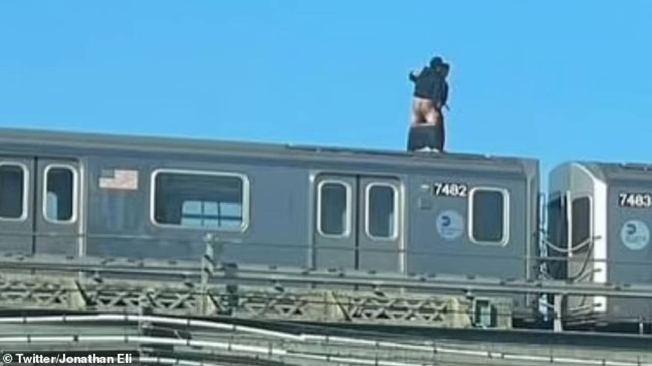 влак метро мъже секс