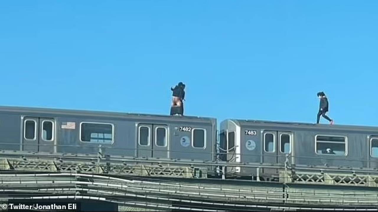 влак метро мъже секс