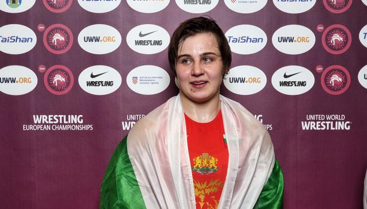 Юлиана Янева - Български юнакини! Юлиана Янева взе седми медал за нашите от европейското по борба