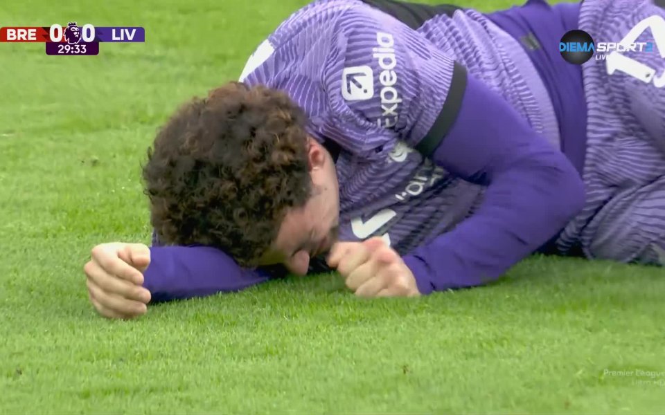 След половин час игра Юрген Клоп трябваше да прави принудителна